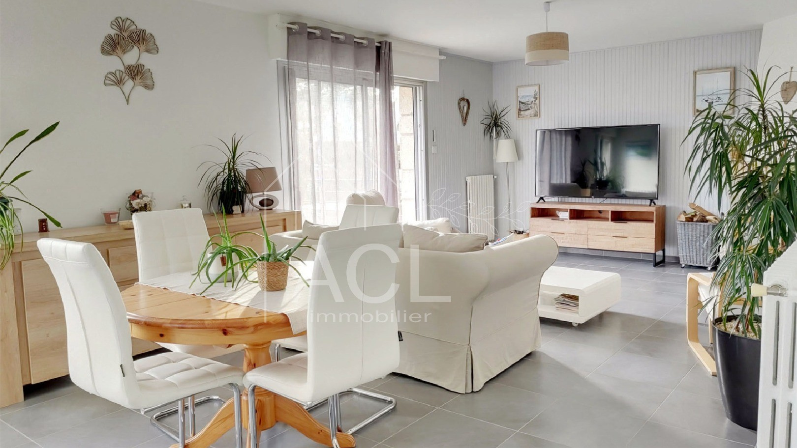 Maison familiale de 5 chambres avec piscine et appartement indépendant proche des plages
