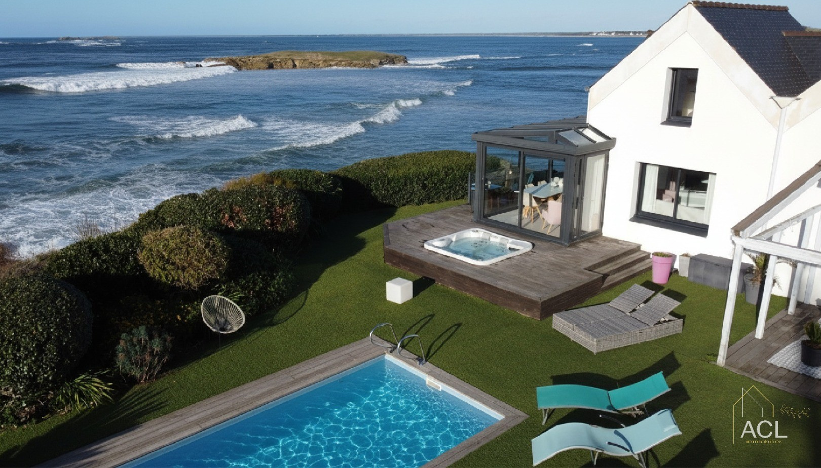Villa d’exception face à la mer à 180o avec piscine et spa