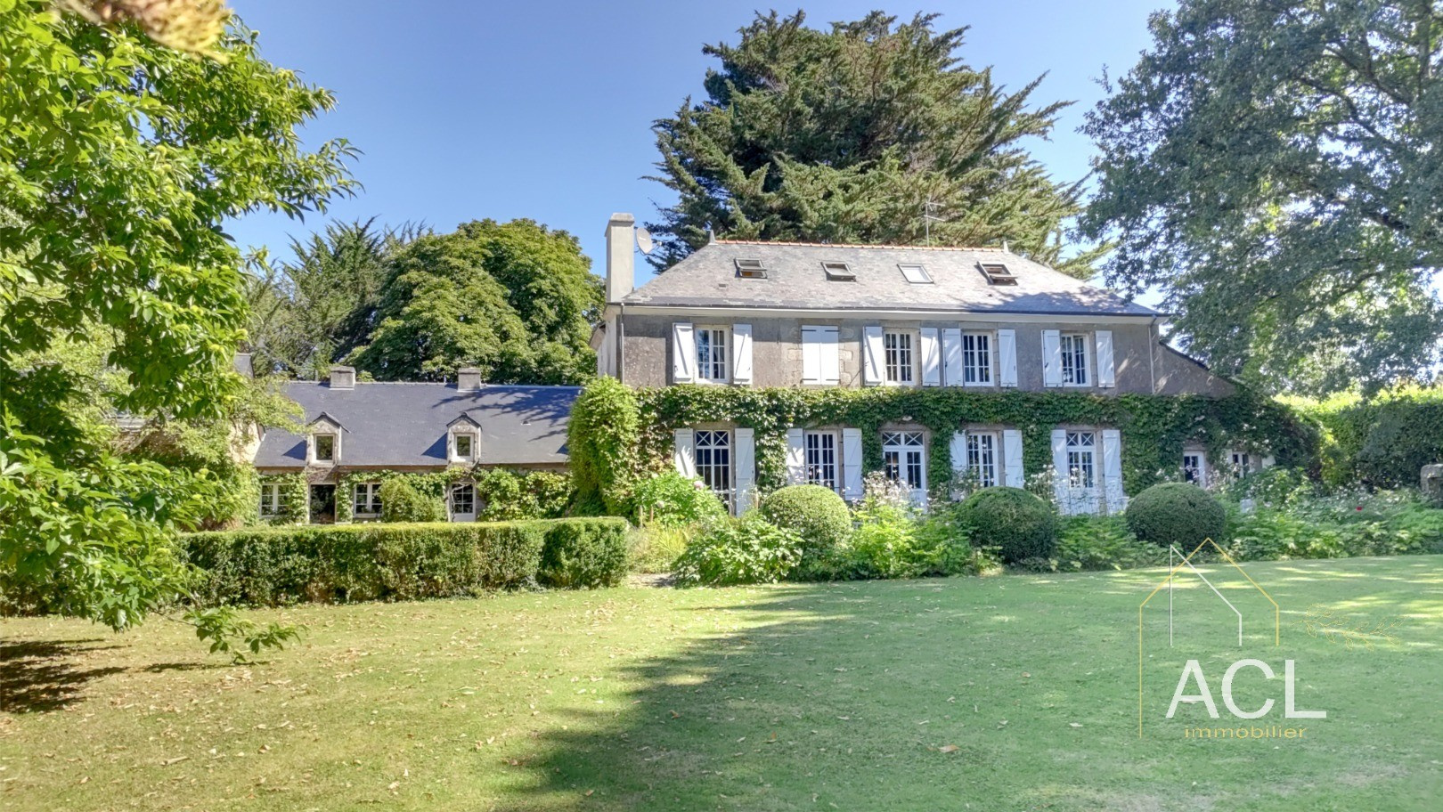 Manoir de charme avec parc de 6000 m2 à 10 minutes des plages et de Lorient