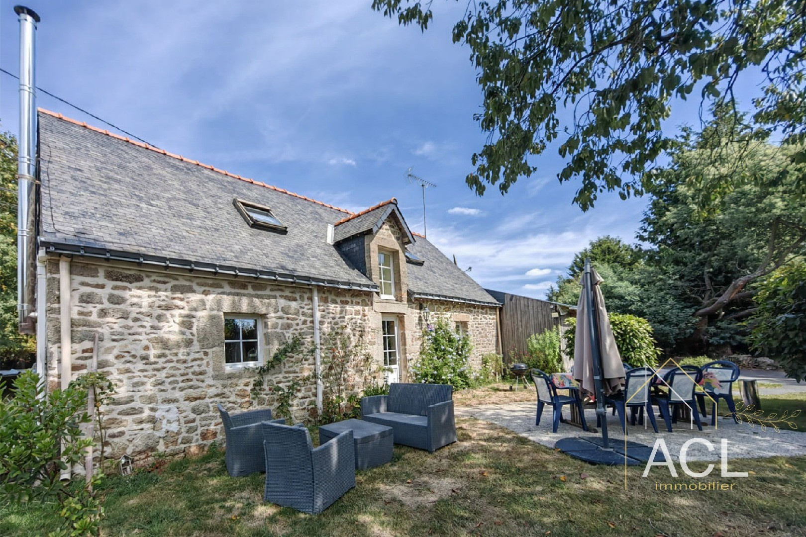 Ensemble de 5 maisons avec piscine sur 9 000 m2 arborés