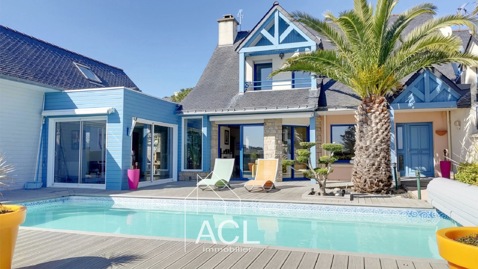 Maison d’architecte avec piscine à 200 m des plages de la baie